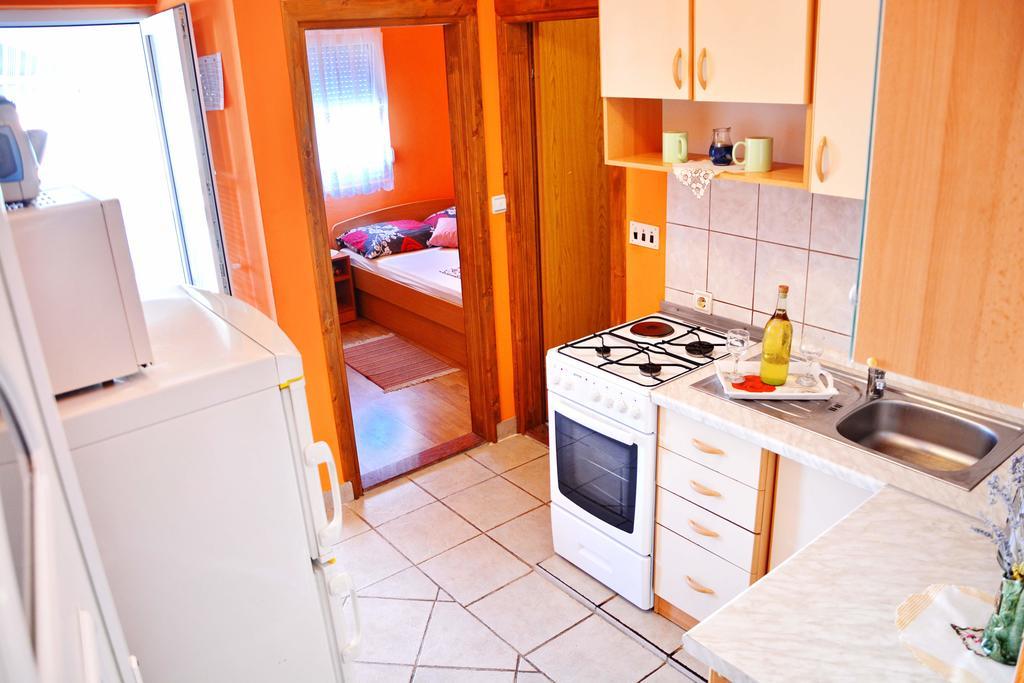 Apartments Sandra Vir Buitenkant foto
