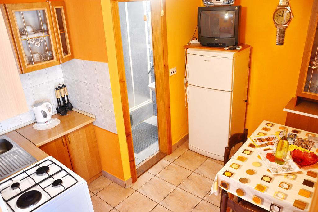 Apartments Sandra Vir Buitenkant foto
