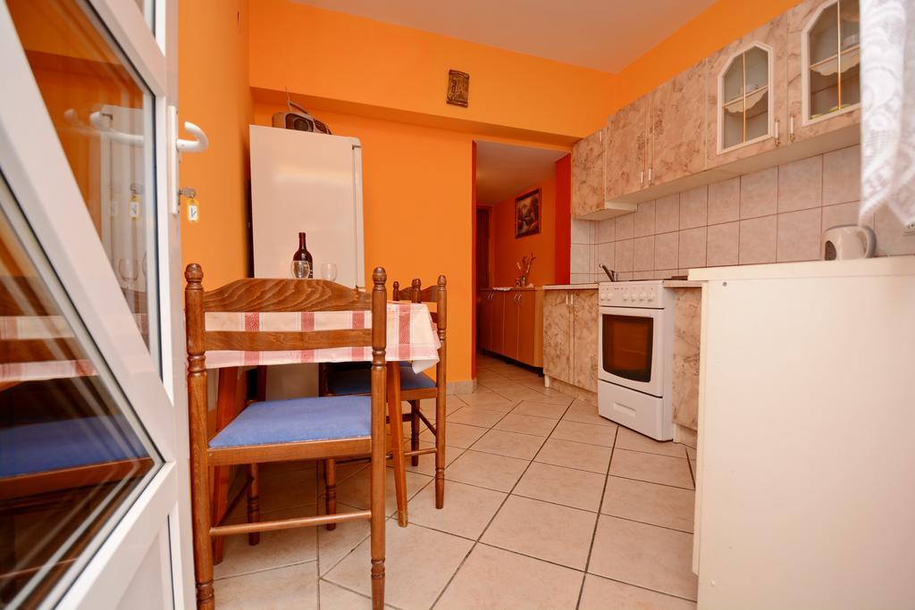 Apartments Sandra Vir Buitenkant foto