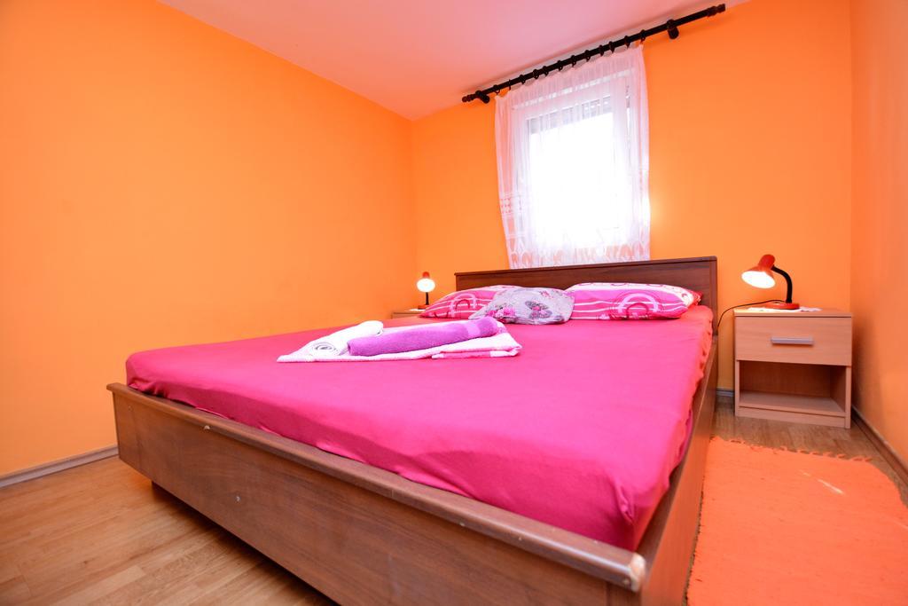 Apartments Sandra Vir Buitenkant foto